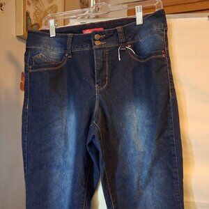 Royalty For Me WannaBetta Butt Capri Jeans Size 10 Dark Wash Double Button Lift
